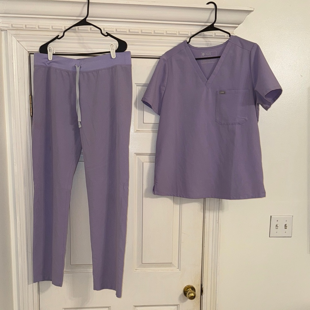 Figs Lavender Scrub Set